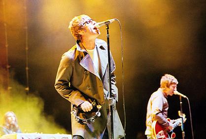 oasis-gallagher-brothers-on-stage Gallagher Brothers