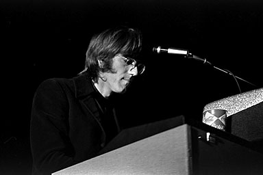 Morre Ray Manzarek, tecladista do The Doors