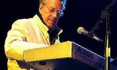 Morre aos 74 anos Ray Manzarek, tecladista da banda The Doors