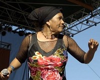 Marcia Griffiths no palco em 2013