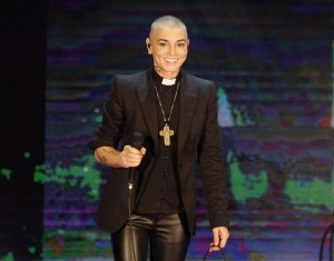 Sinead O'Connor causando na Itália