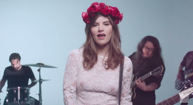 Best Coast com inspiração de sobra no vídeo de Heaven Sent