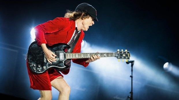 Angus Young com Guns N Roses ao vivo no Coachella 2016