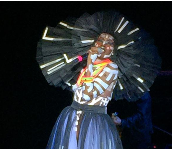 Grace Jones ao vivo se mostra como a verdadeira diva do pop