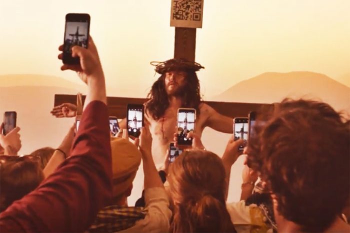 Mudhoney dá a letra da hipocrisia religiosa e da cegueira da era digital em Kill Yourself Live