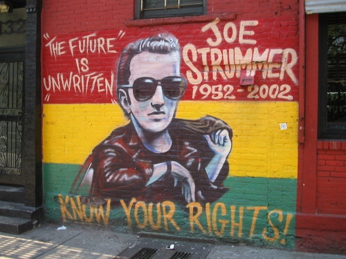 Joe Strummer antecipou os Riots de Londres ! Veja como no Blog Vishows
