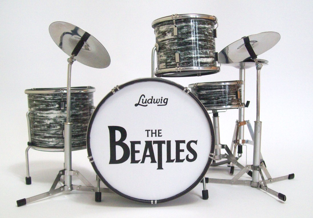 A bateria dos Beatles numa cronologia musical em 5 minutos