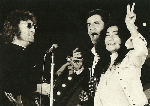 John Lennon e Yoko Ono no Teleton de 1972 apresentado por Jerry Lewis tocam até Reggae – Imperdível